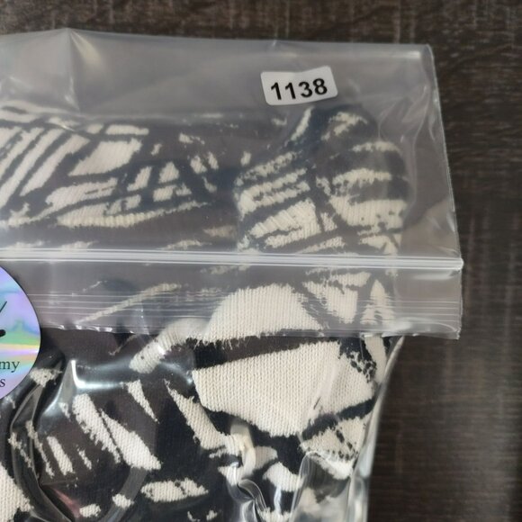 WD.NY‎ Woman Abstract Top 1X Button Details & Embellishments Black White Moody - Picture 10 of 10